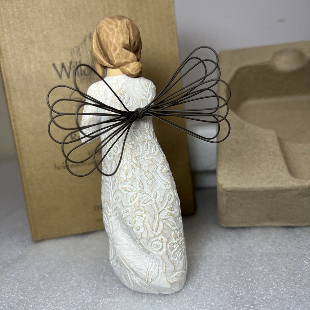 NEW Willow Tree REMEMBRANCE Angel Figurine w/ Heart Demdaco 26247 - Picture 4 of 7